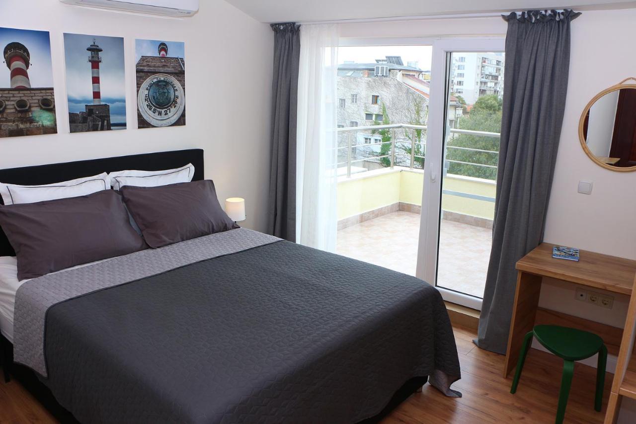 Shik & Chic In The Heart Of Burgas # 5Min From Beach # New Apartment Ngoại thất bức ảnh